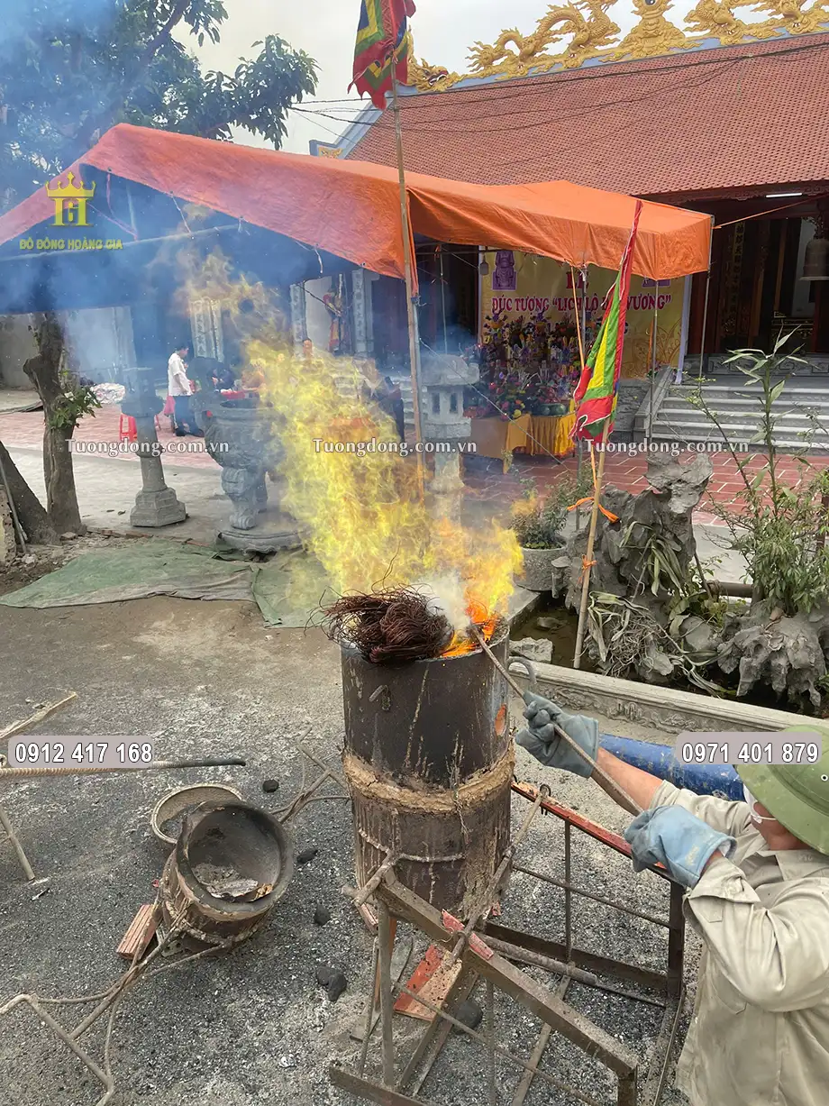 Nguyên liệu đồng đỏ được nung nóng chảy